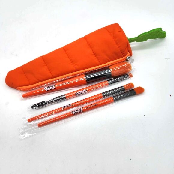 Makeup Revolution Looney Tunes Bugs Carrot Brush Set in Carrot Zipper Pouch NWOT - Picture 1 of 5